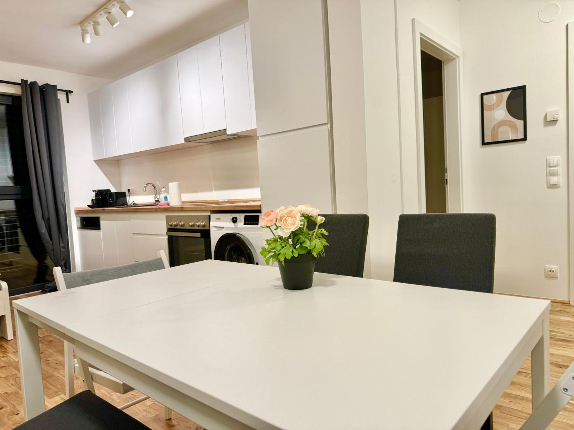 Modern Apartment With Balcony & Free Parking - Nearby Metro Vienna Esterno foto